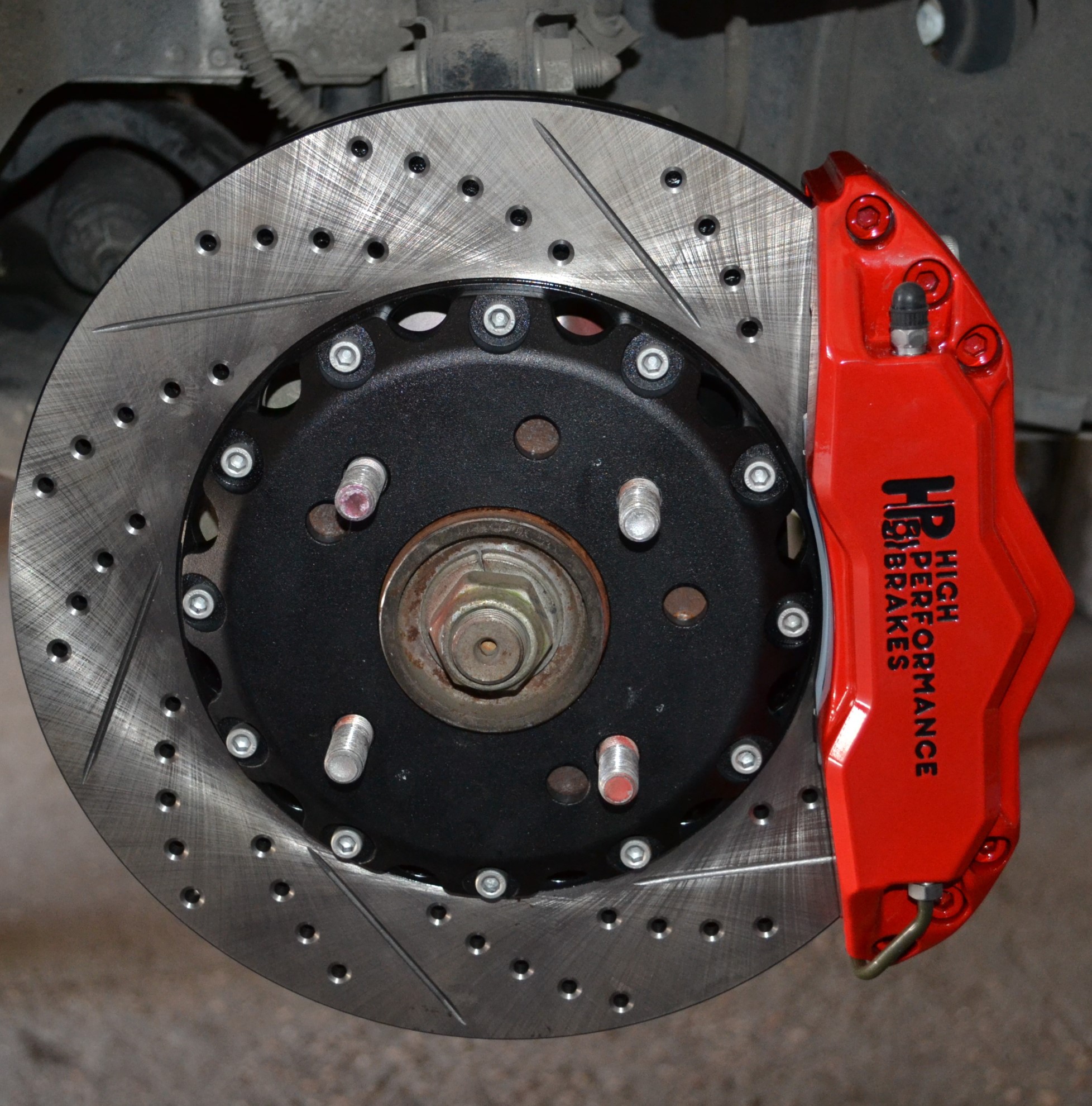 Спорт тормоза. BREMBO c56030. Спортивные тормоза. Дисковые тормоза автомобиля. Спортивные тормозные диски.